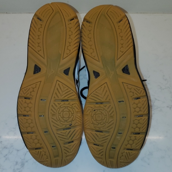 Mizuno Women's Volleyball Shoes - Picture 4 of 7